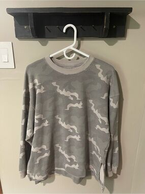 American Eagle Light Gray Crewneck Sweatshirt